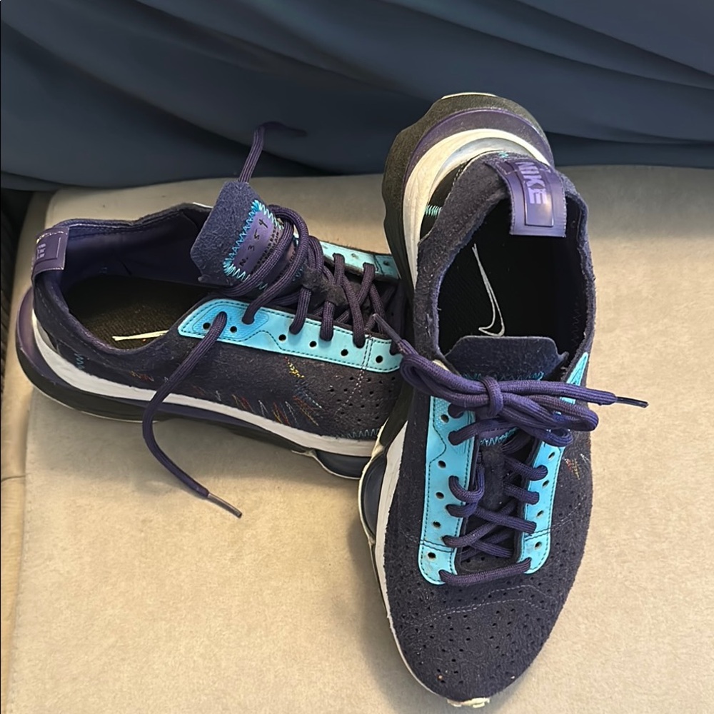 Nike Air zoom Blue and Purple Sneakers with Textured Fabric